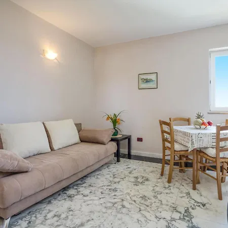 Daria-3 By Interhome