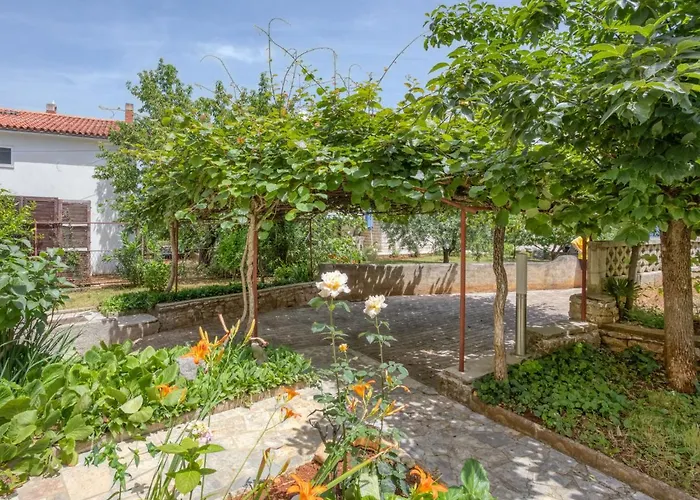 Apartamento Daria-3 By Interhome Poreč